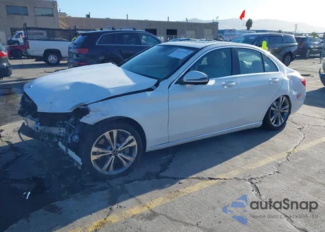 2018 Mercedes-Benz C 350E z USA, uszkodzony, nr VIN 55SWF4HB1JU272144